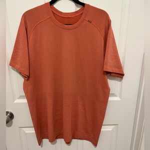 LULULEMON Men's Metal Vent Tech
Orange T Shirt Size XL